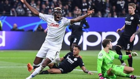 Napoli, Eintracht Frankfurt’u mağlup etti