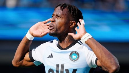 Wilfried Zaha’dan kendisine reaksiyon gösteren taraftarlara yanıt geldi