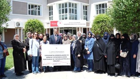Erzurumlu bayan çiftçilerden Erzincan’a çıkarma